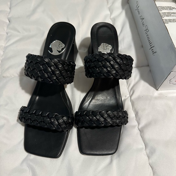 Chic Lady Black Sandals - Picture 1 of 6